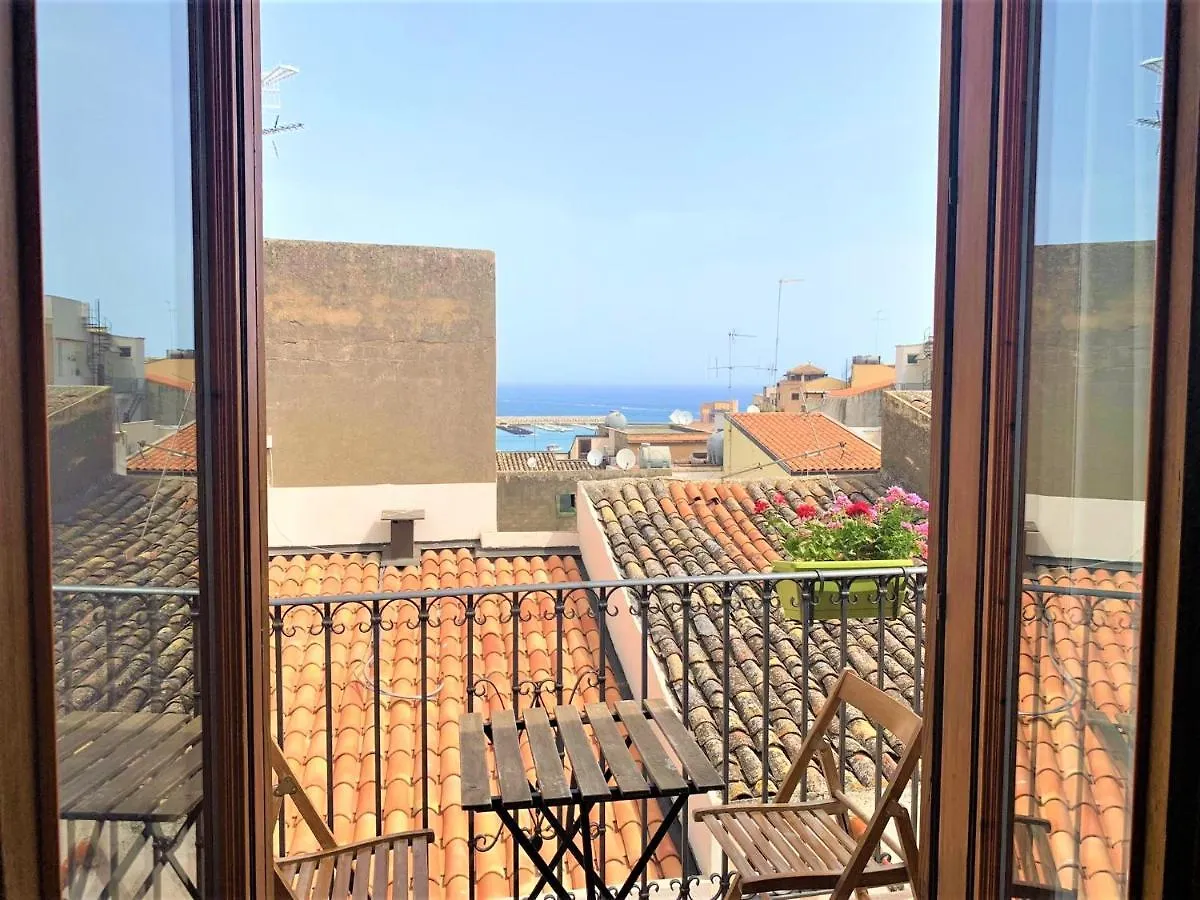 Badia Rooms & Breakfast كاستيلاّماري ديل غو