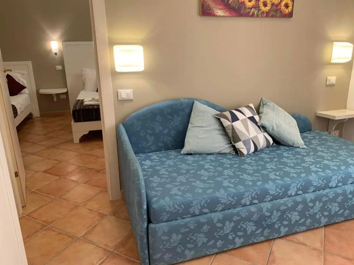 *** بيت ضيافة Badia Rooms & Breakfast كاستيلاّماري ديل غو إيطاليا