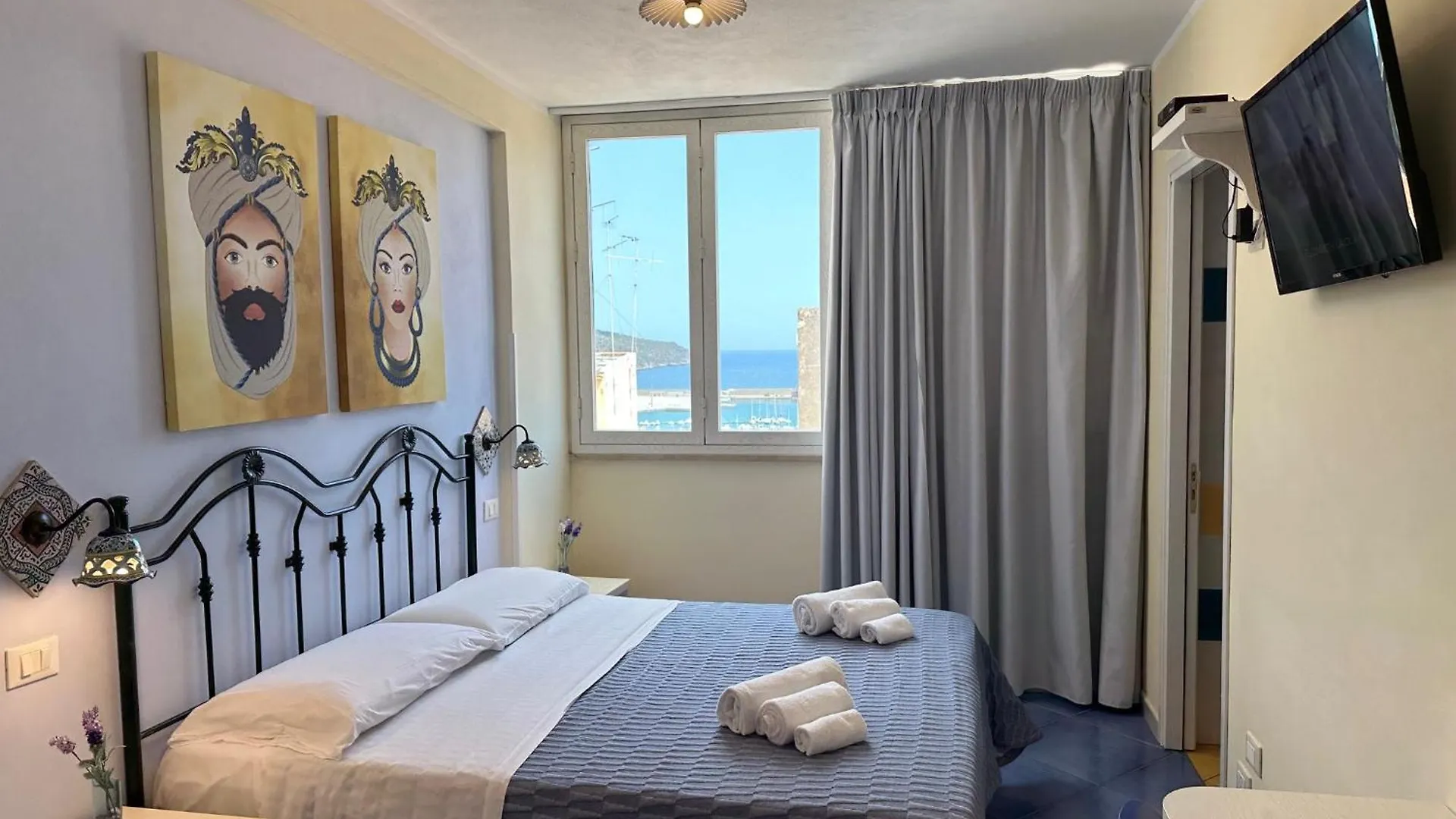 بيت ضيافة Badia Rooms & Breakfast كاستيلاّماري ديل غو